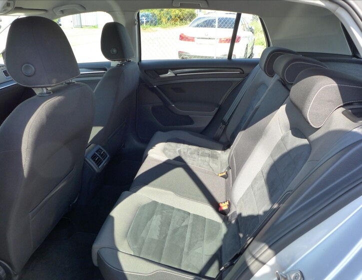 Volkswagen Golf 25
