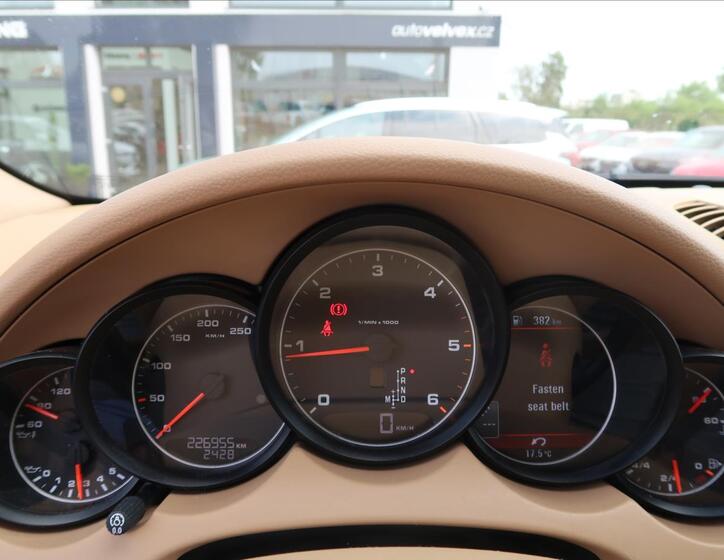 Porsche Cayenne 11