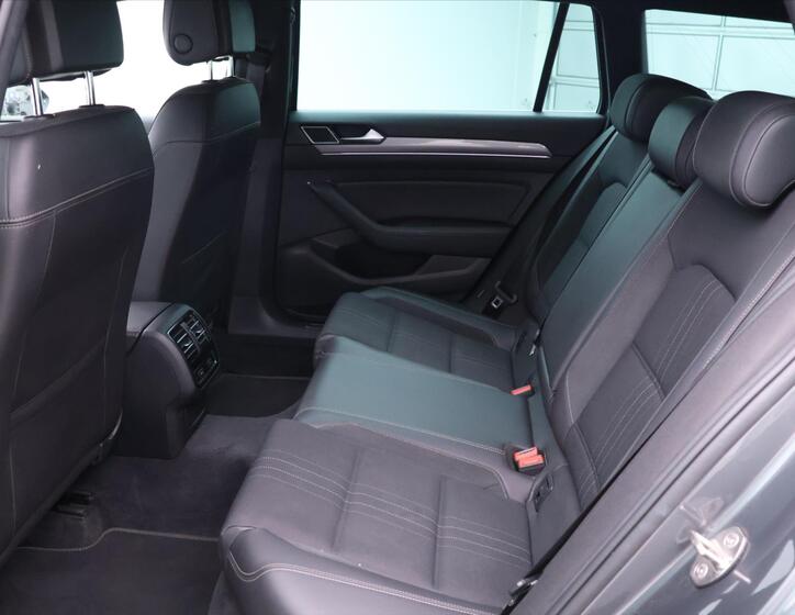 Volkswagen Passat 13