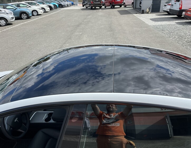 Tesla Model 3 43