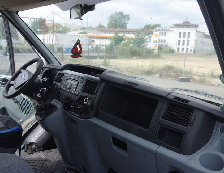 Ford Transit 19