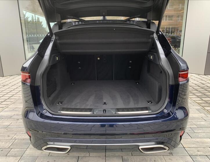Jaguar F-Pace 10