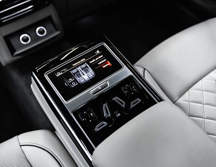 Audi A8 27