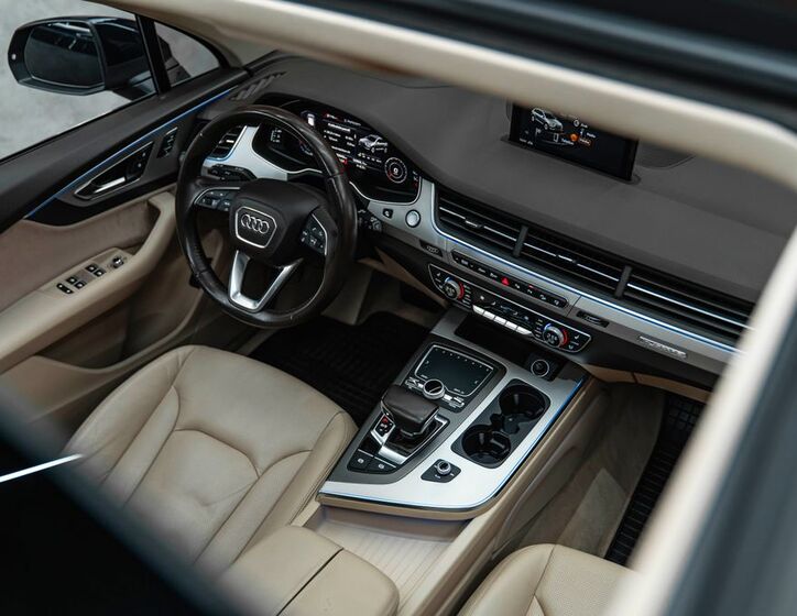 Audi Q7 24
