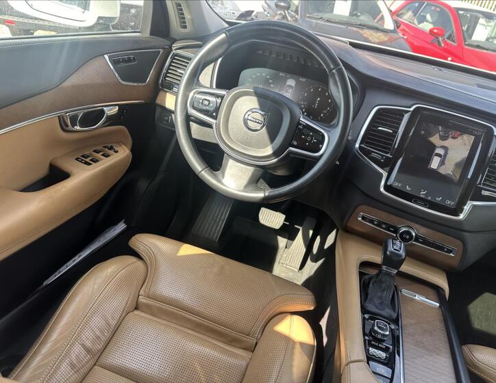 Volvo XC90 26