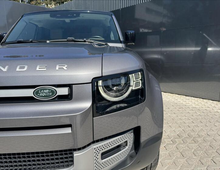 Land Rover Defender 6