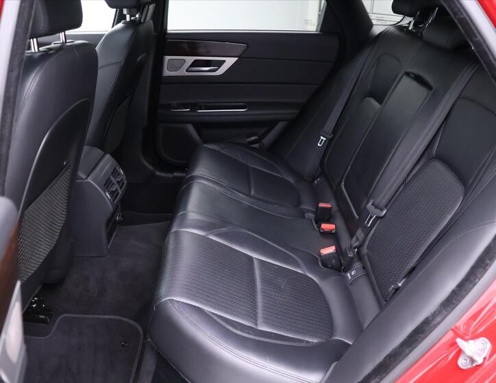 Jaguar XF 30