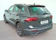 Volkswagen Tiguan 9
