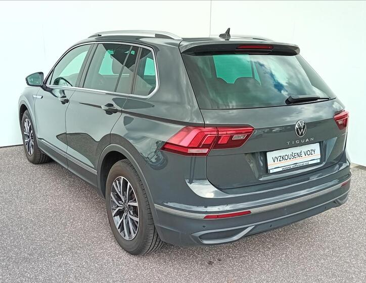 Volkswagen Tiguan 9