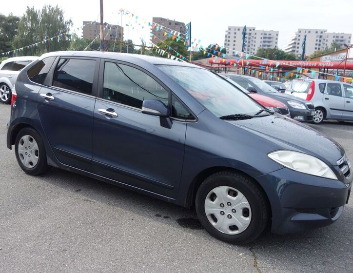 Honda FR-V 4