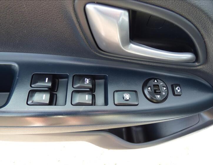 KIA Rio 13