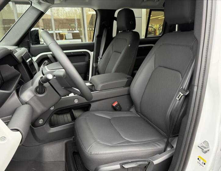 Land Rover Defender 12