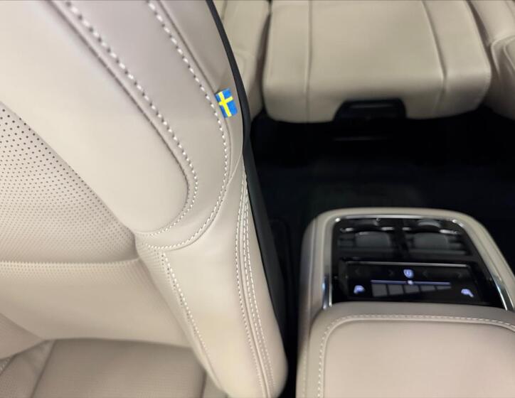 Volvo XC90 13