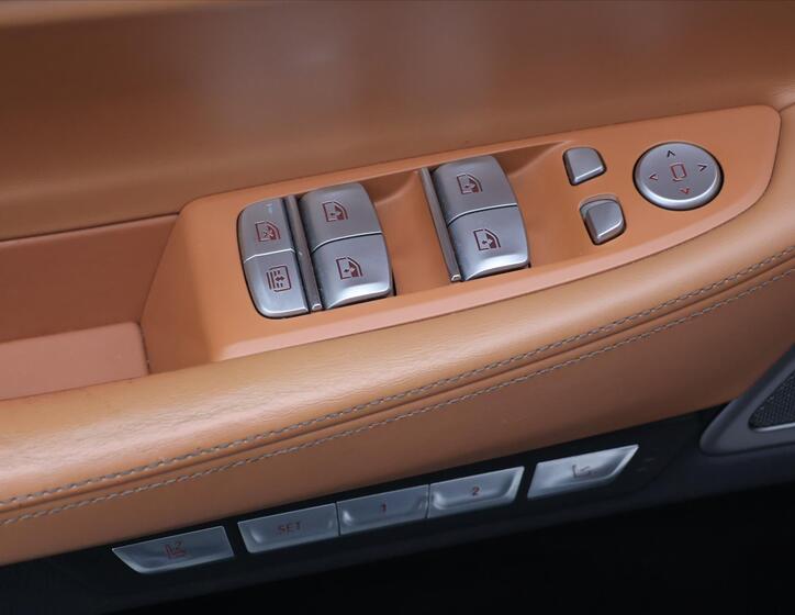BMW Řada 7 18