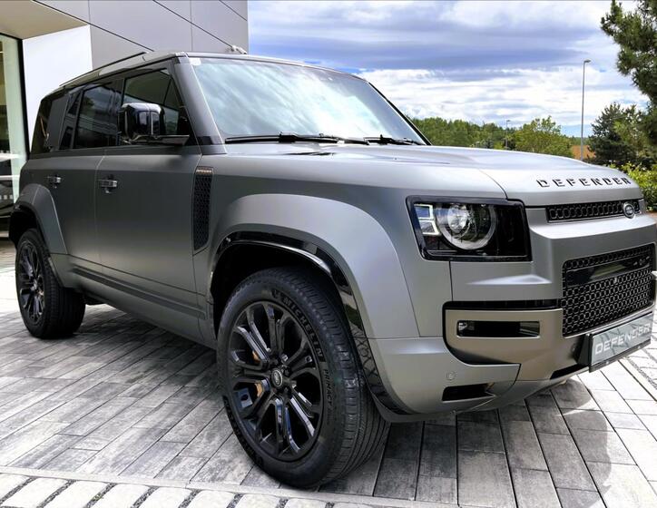 Land Rover Defender 14