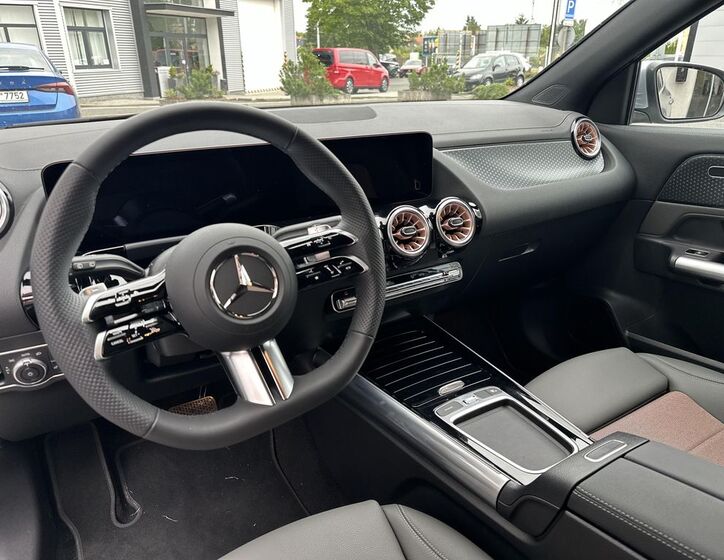 Mercedes-Benz EQA 10