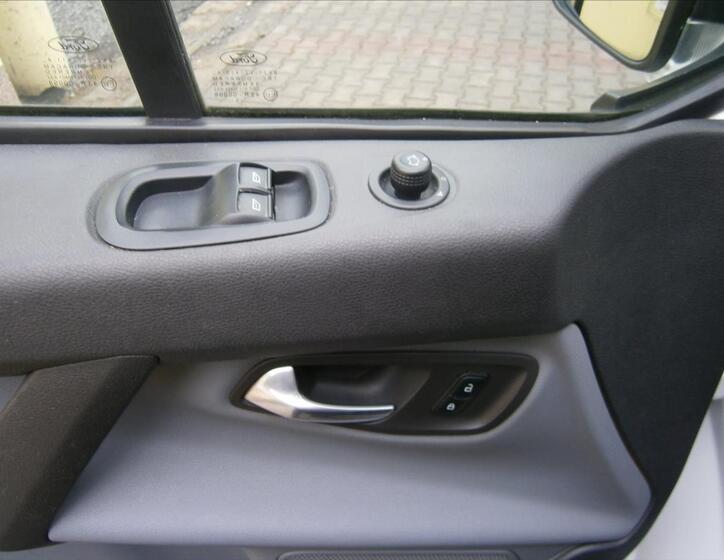 Ford Transit Custom 13