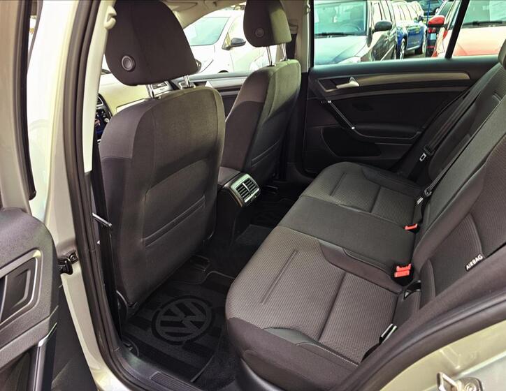 Volkswagen Golf 21
