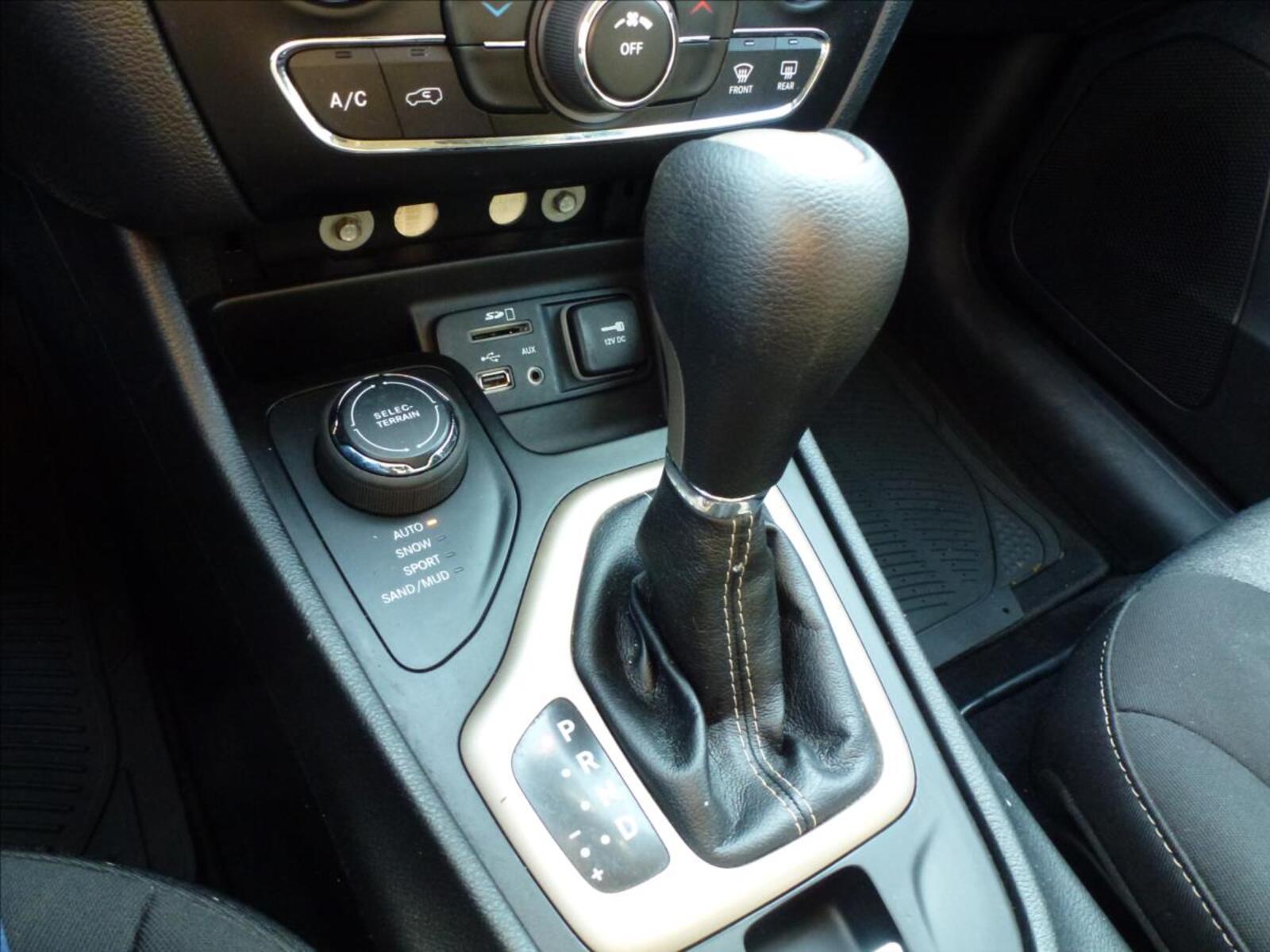 Jeep Cherokee 32