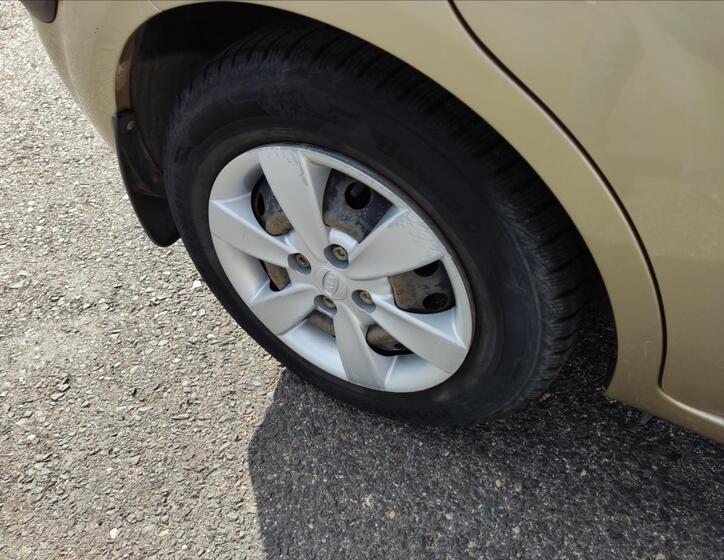 KIA Rio 14