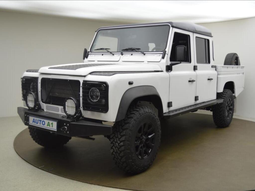 Land Rover Defender 1