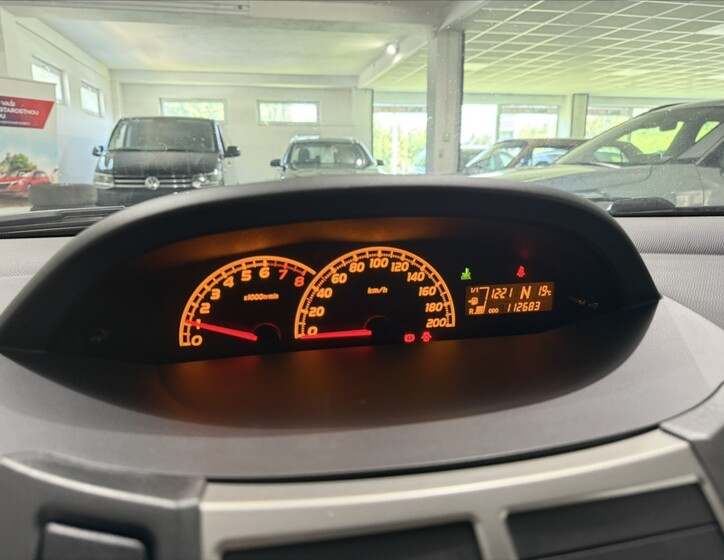 Toyota Yaris 8