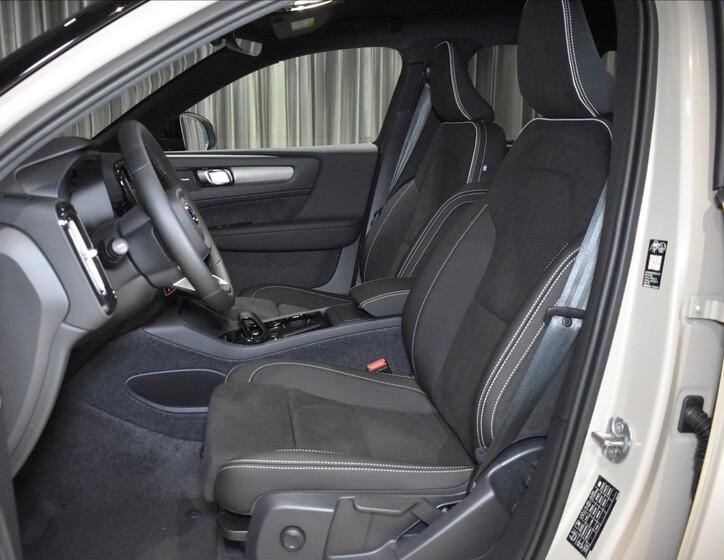 Volvo EX40 14