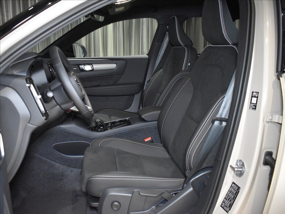 Volvo EX40