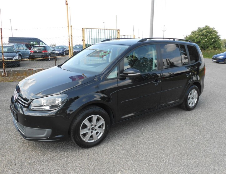 Volkswagen Touran 1