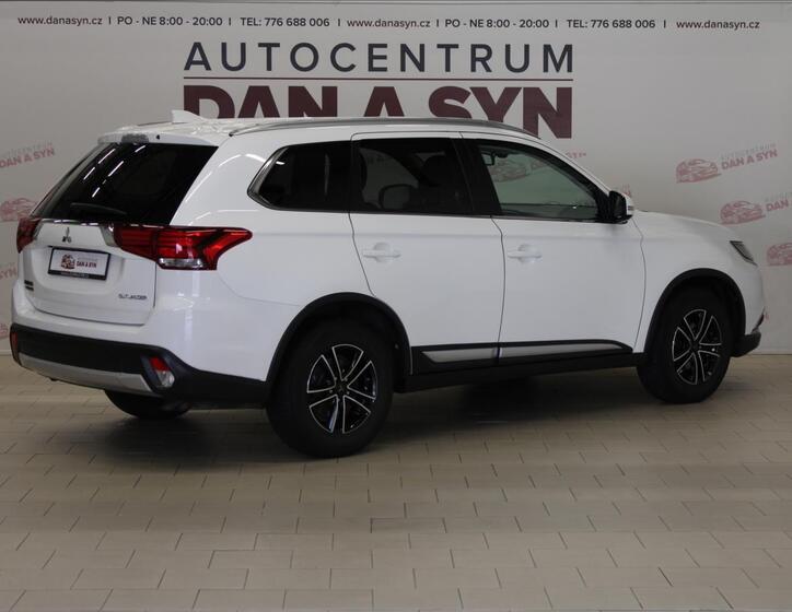 Mitsubishi Outlander 4