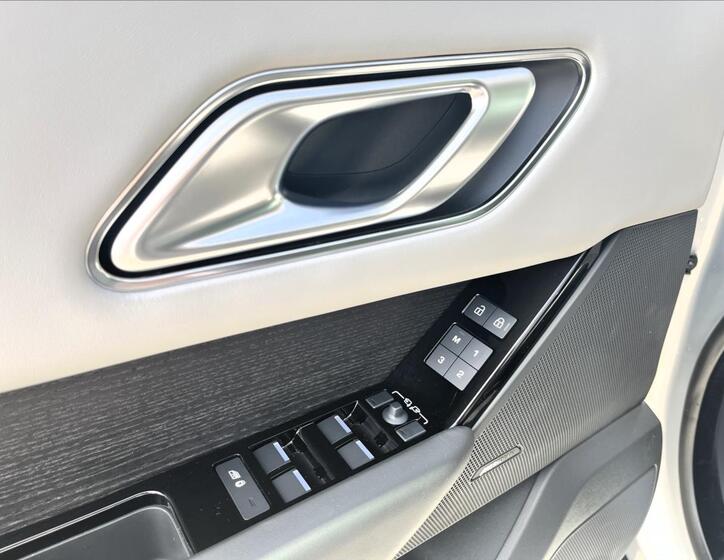 Land Rover Range Rover Velar 12