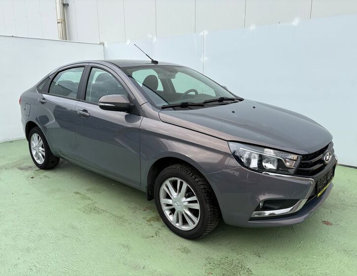 Lada Vesta 1