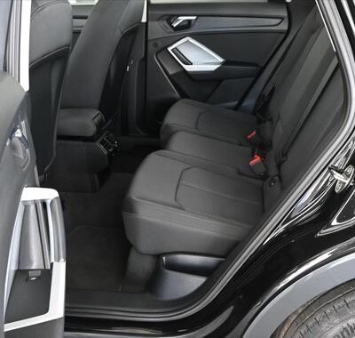 Audi Q3 10