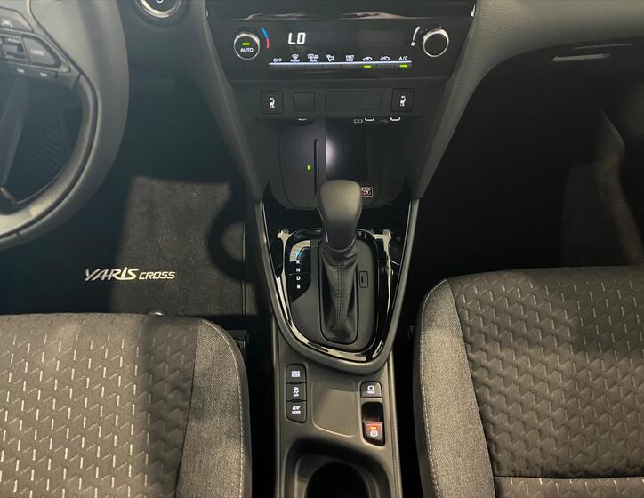 Toyota Yaris Cross 16