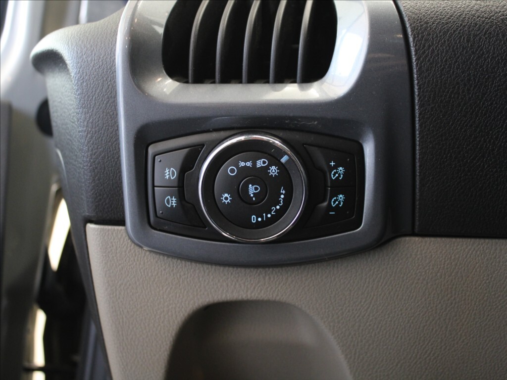 Ford Tourneo Custom 18