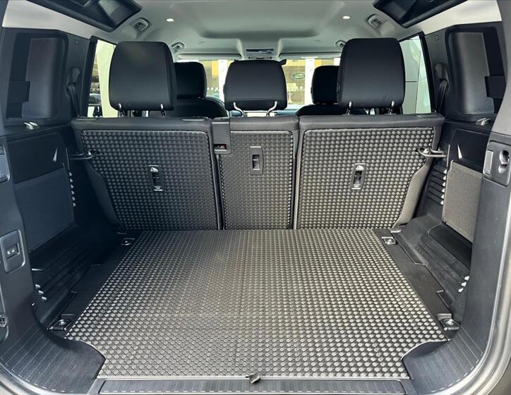 Land Rover Defender 17