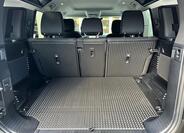Land Rover Defender 17