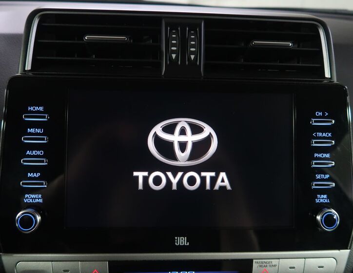Toyota Land Cruiser 17