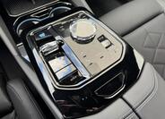 BMW i5 12