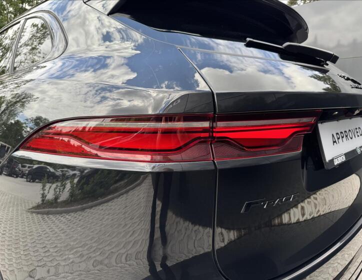 Jaguar F-Pace 19