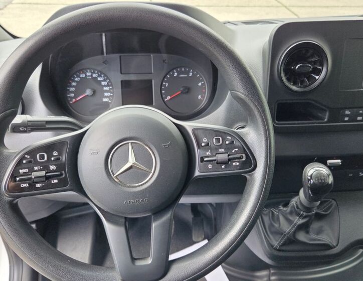 Mercedes-Benz Sprinter 13