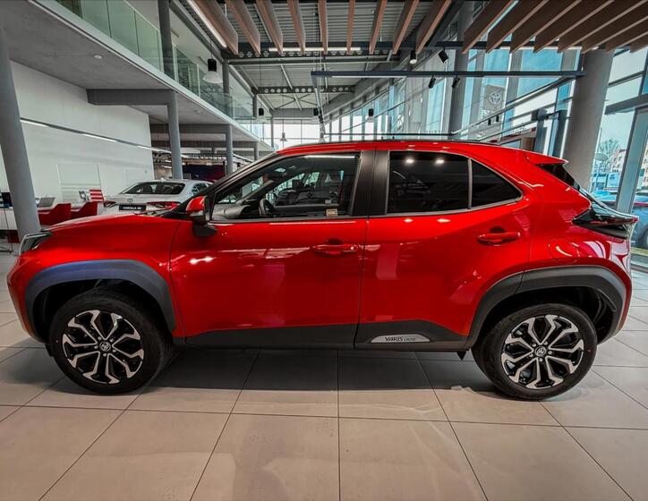 Toyota Yaris Cross 4