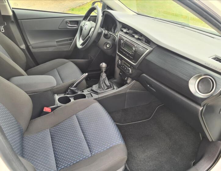 Toyota Auris 7