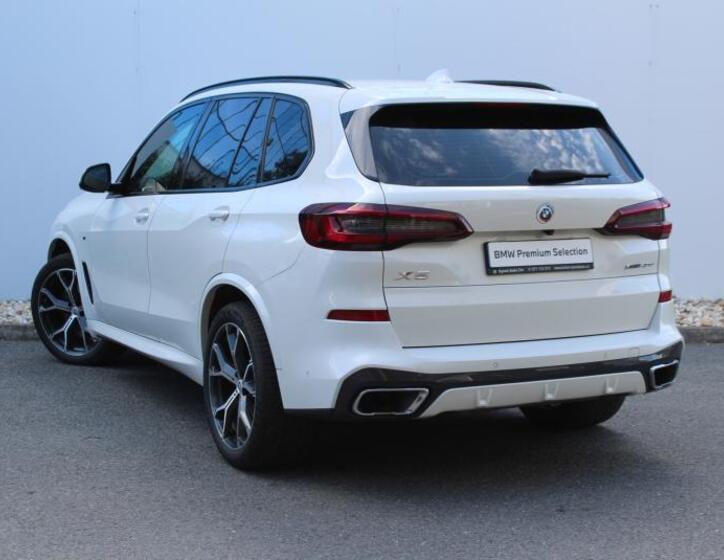 BMW X5 8