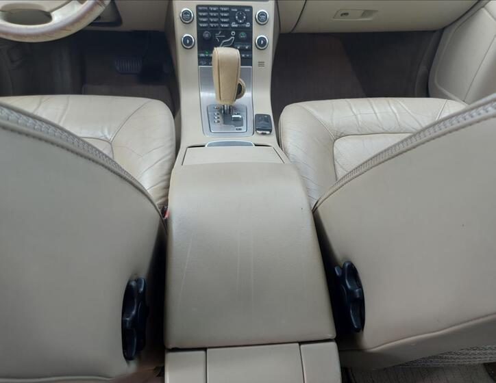 Volvo XC70 22