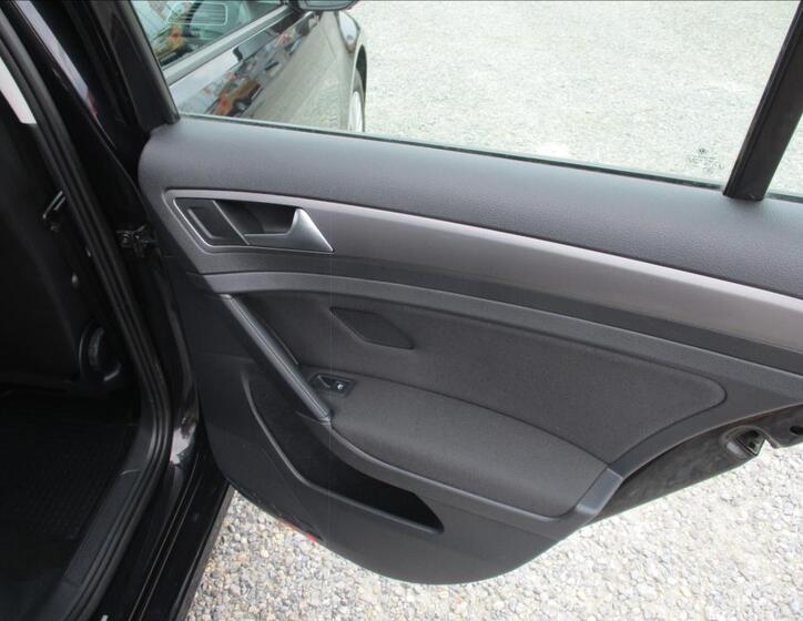 Volkswagen Golf 12