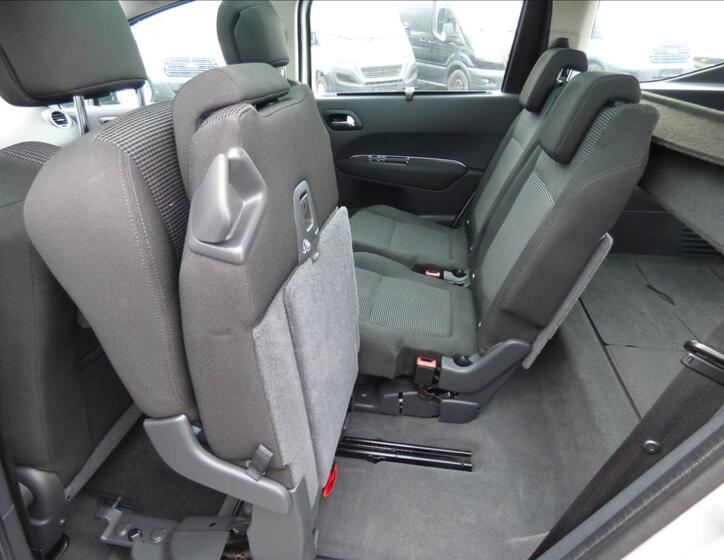 Peugeot 5008 26