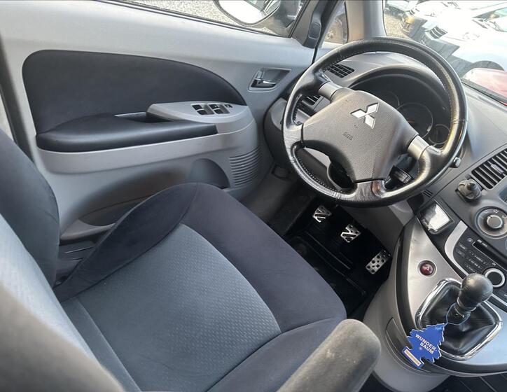 Mitsubishi Grandis 22