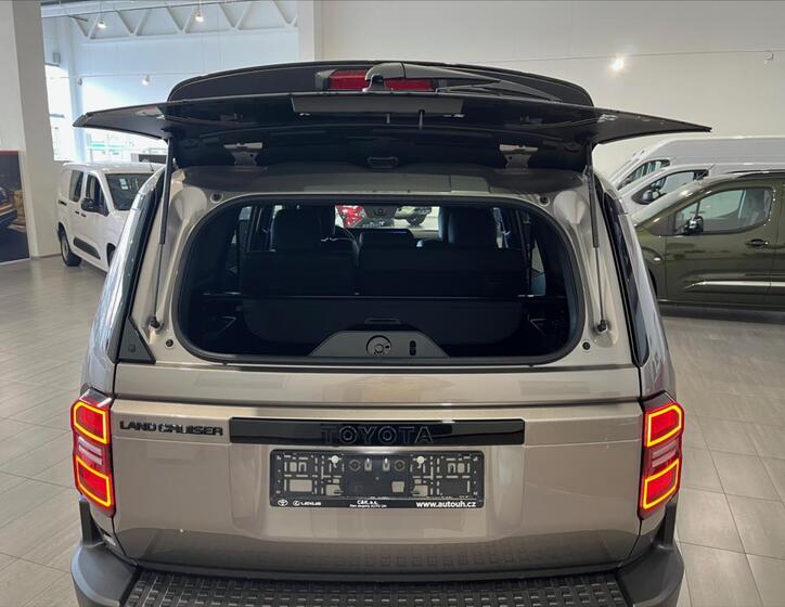 Toyota Land Cruiser 7
