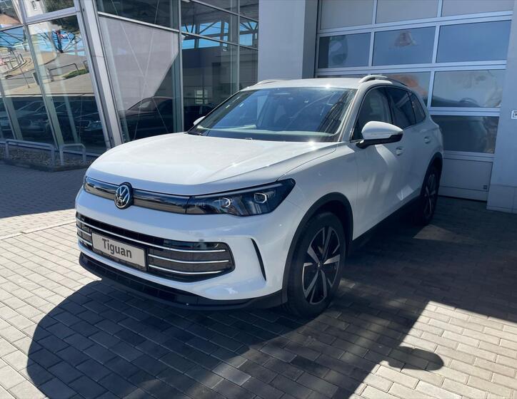 Volkswagen Tiguan 1